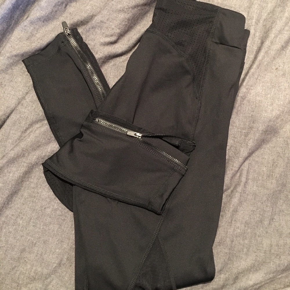 NWOT - Fabletics black mesh leggings